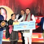 मुख्यमंत्री ने शहीद सैनिकों के परिजनों को किया सम्मानित