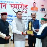 उत्तराखंड साहित्य गौरव सम्मान समारोह में पहुंचे सीएम धामी