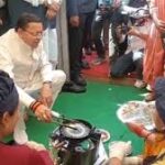 सरकार के चार साल बेमिसाल कार्यक्रम का सीएम धामी ने किया शुभारंभ, स्टॉल पर पहुंच बनाई सेल रोटी