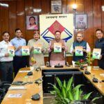 मुख्यमंत्री ने लोक निर्माण विभाग की मास्टर प्लान पुस्तिका का किया विमोचन