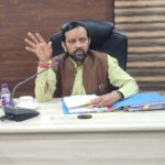 श्री भगवत प्रसाद मकवाना ने स्वच्छता कर्मचारियों की समस्याओं पर चर्चा कर आवश्यक दिशा-निर्देश दिये