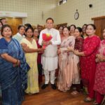 मुख्यमंत्री आवास स्थित मुख्य सेवक सदन में प्रदेश के विभिन्न जनपदों से आए लोगों की समस्याओं को सुना