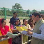 मुख्यमंत्री धामी ने लोहियाहेड हेलीपैड पर जनता व जनप्रतिनिधियों से मुलाकात कर जनसमस्याएं सुनी