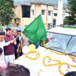 मुख्यमंत्री ने भीमताल नगर को साफ बनाए रखने के उद्देश्य से कूड़ा वाहनों को हरी झंडी दिखाकर रवाना किया