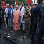 अलीगंज में हुए भीषण अग्निकांड के बाद एक्शन में सीएम योगी