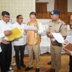 मुख्यमंत्री ने प्रदेश के विभिन्न क्षेत्रों से आए लोगों की समस्याएं सुनीं